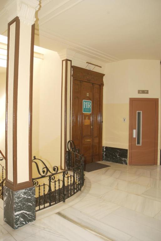 Hostal La Selecta Мадрид Экстерьер фото